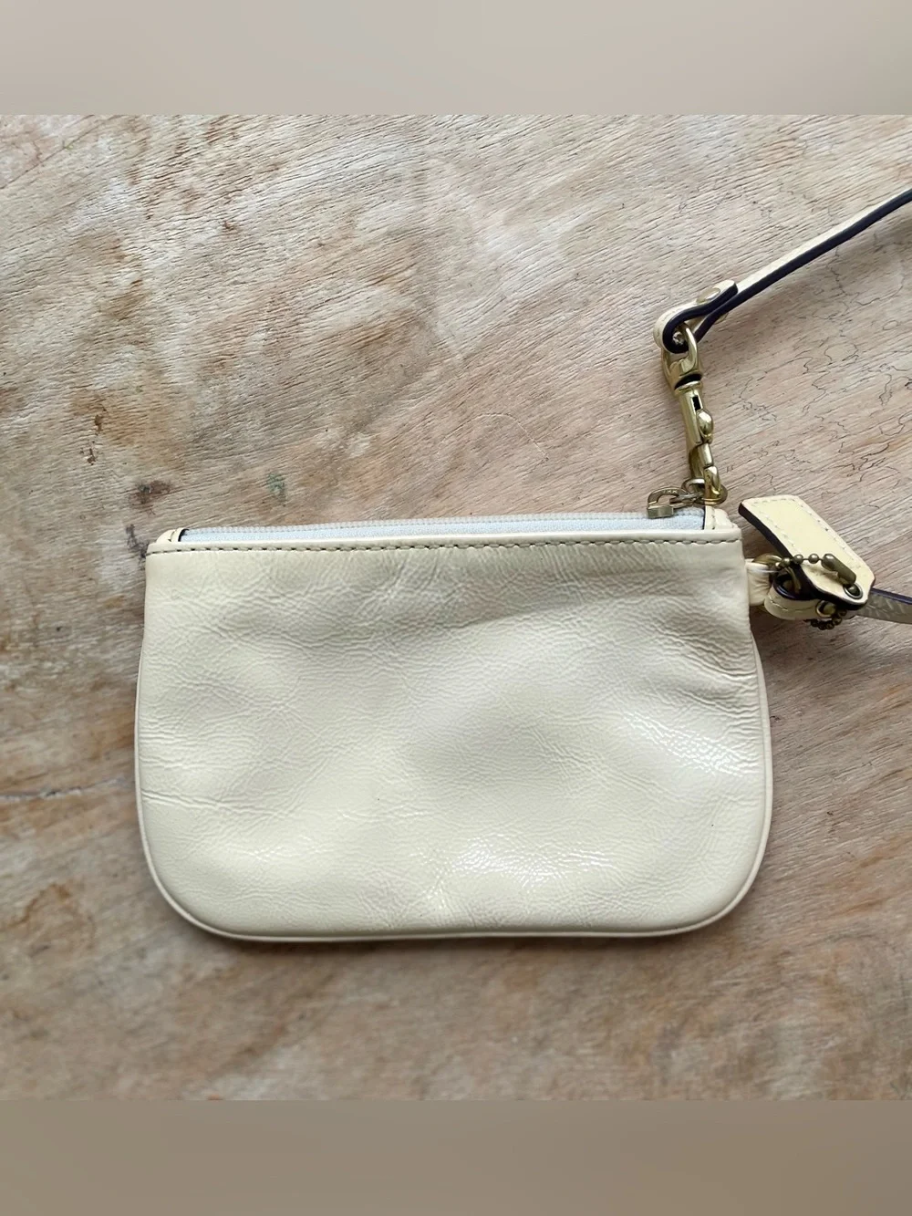 NWOT!  Vintage Coach Glossy Patent Leather Heritage Logo Wristlet Light Yellow
